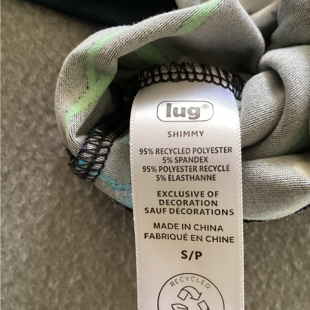Lug Shimmy floral full zip pockets SZ S
Pit to pit 19”
Length 27”
Pockets
GK - Picture 4 of 6